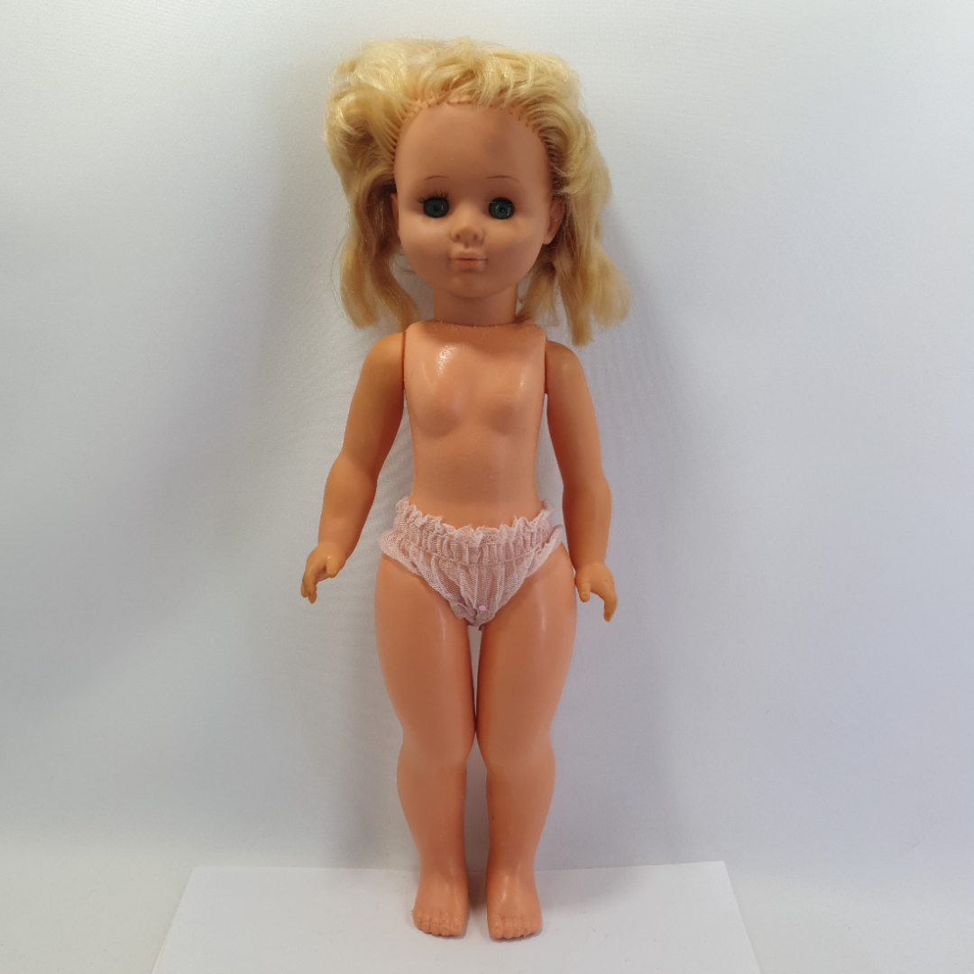 Кукла ГДР не родные ресницы и тело, имеются игровые царапины, отрезаны кончики хвостиков. Картинка 1